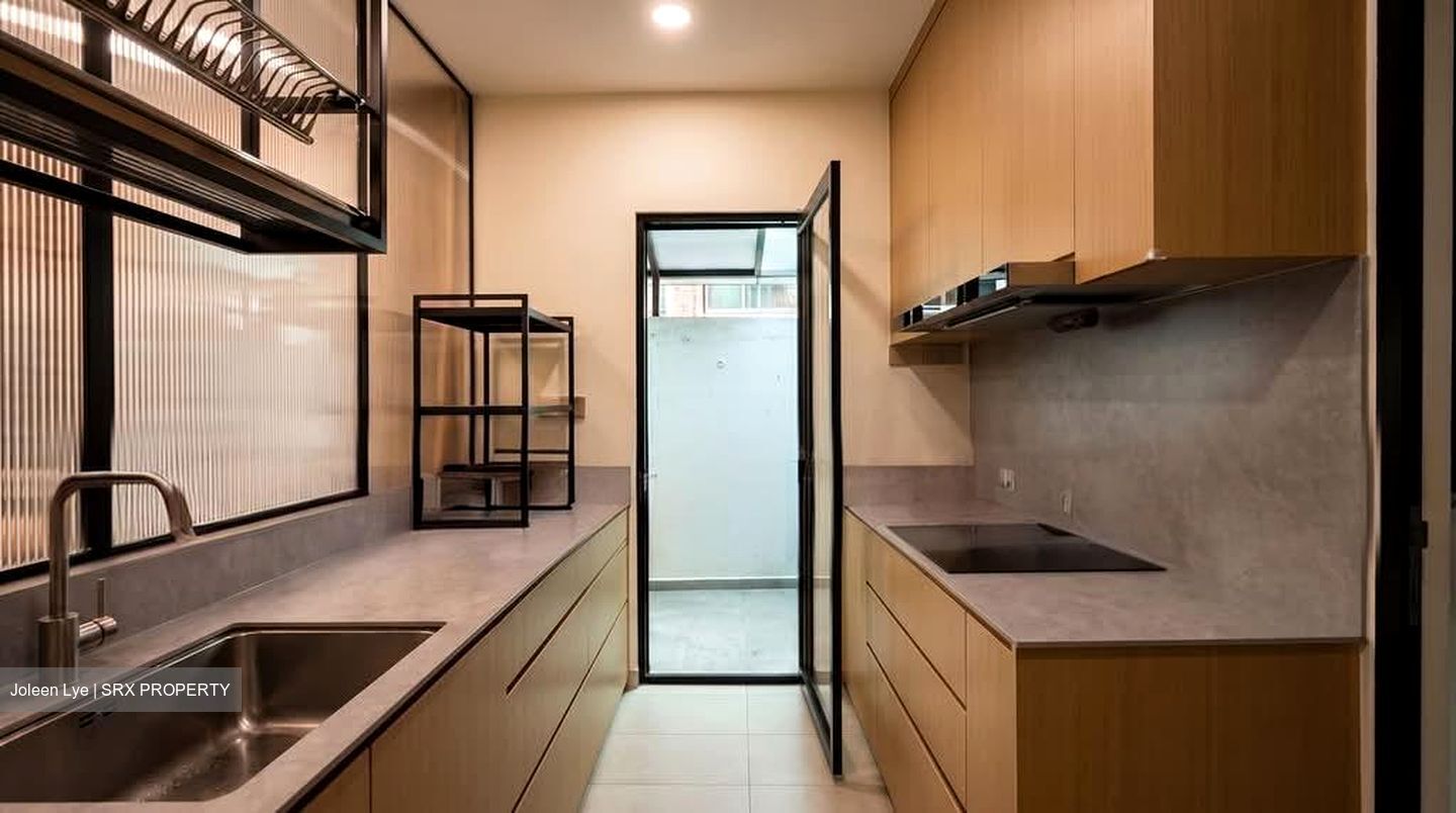 Sixth Avenue (D10), Terrace #581926431